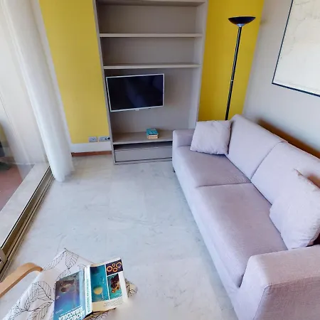 Renove Face Avec Terrasse A Menton, Proche Centre-ville Et Plages