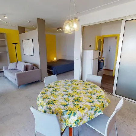 Renove Face Avec Terrasse A Menton, Proche Centre-ville Et Plages - Fr-1-196-301 Menton