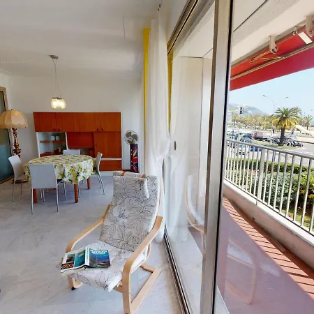 Renove Face Avec Terrasse A Menton, Proche Centre-ville Et Plages - Fr-1-196-301 Apartment *