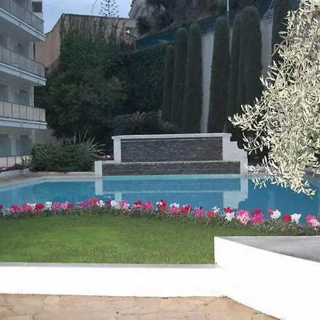 Renove Face Avec Terrasse A Menton, Proche Centre-ville Et Plages - Fr-1-196-301 Menton