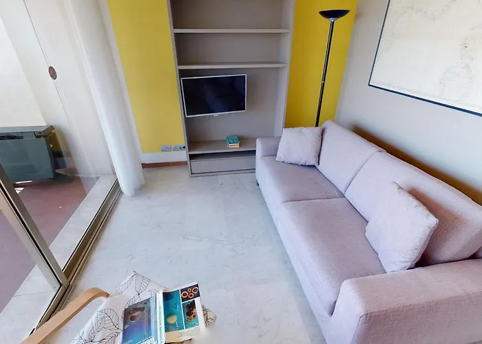 Renove Face Avec Terrasse A Menton, Proche Centre-ville Et Plages - Fr-1-196-301