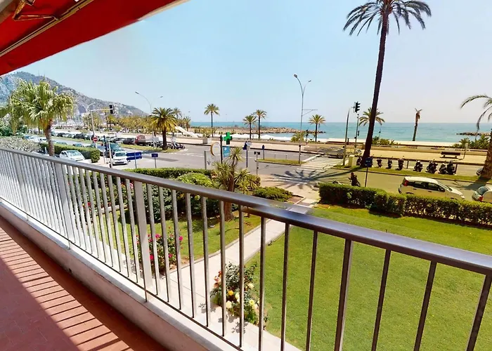 Apartment Renove Face Avec Terrasse A Menton, Proche Centre-ville Et Plages - Fr-1-196-301