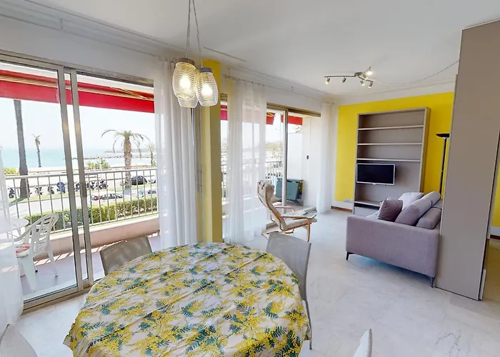 Renove Face Avec Terrasse A Menton, Proche Centre-ville Et Plages - Fr-1-196-301 Apartment