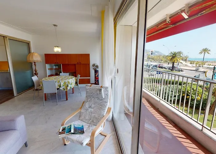 Renove Face Avec Terrasse A Menton, Proche Centre-ville Et Plages - Fr-1-196-301 Апартаменты *