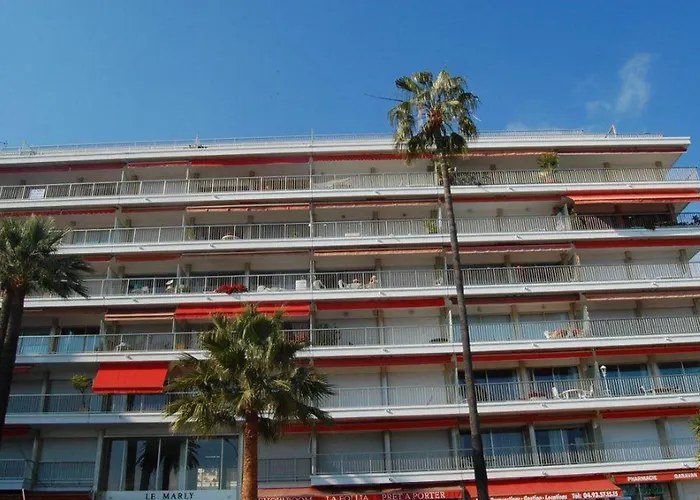 Renove Face Avec Terrasse A Menton, Proche Centre-ville Et Plages - Fr-1-196-301 Апартаменты