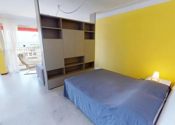 Apartment Renove Face Avec Terrasse A Menton, Proche Centre-ville Et Plages - Fr-1-196-301